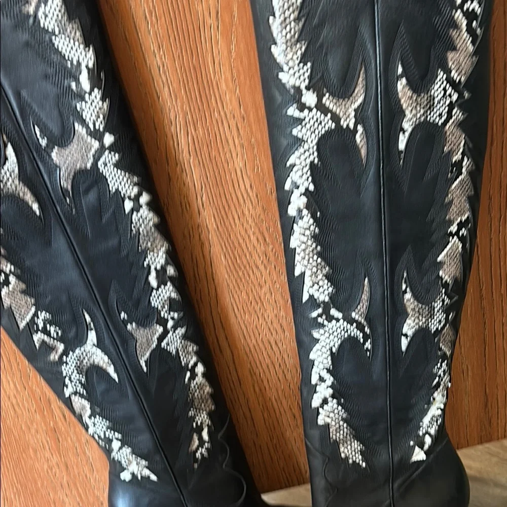 Gianni Bini Katyanna snake & black boots - Picture 4 of 14